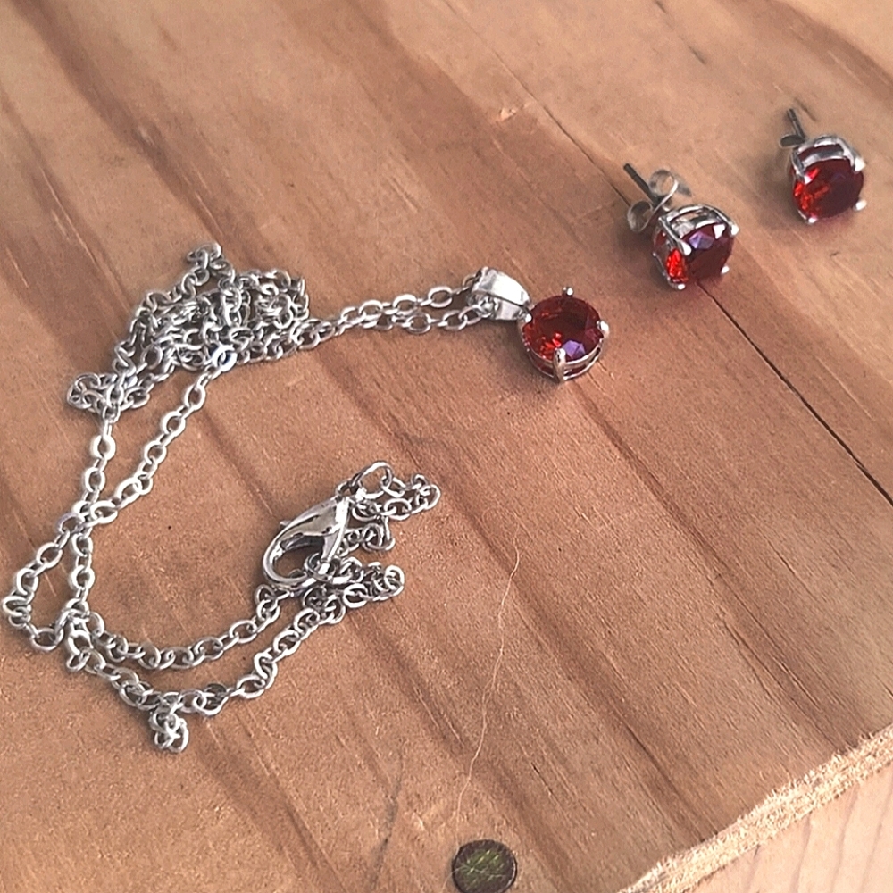 Effy | Red rhinestone earrings and solitaire set